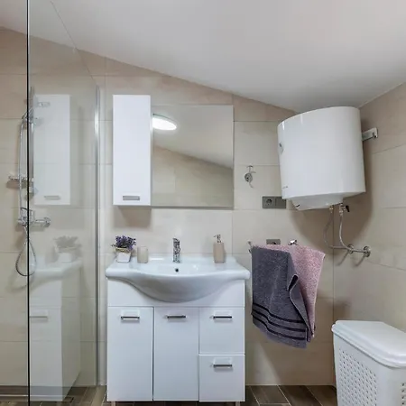 Nice In With Kitchen * Pula