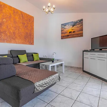 Nice In With Kitchen Pula