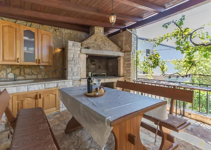 Nice In With Kitchen