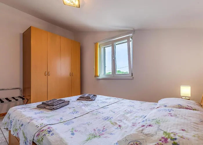 Appartement Nice In With Kitchen Pula