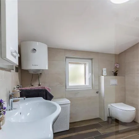 Nice In With Kitchen Apartman