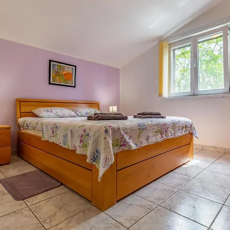 Nice In With Kitchen Appartement Pula