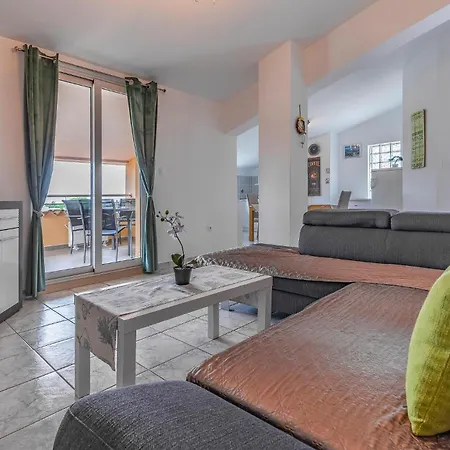 Nice In With Kitchen *