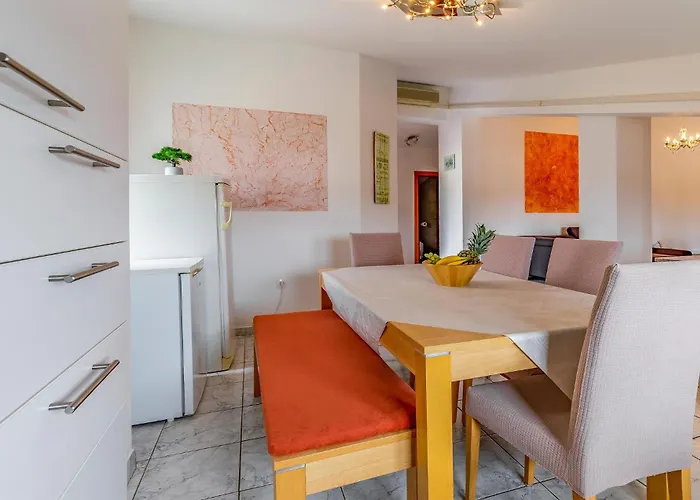 Nice In With Kitchen