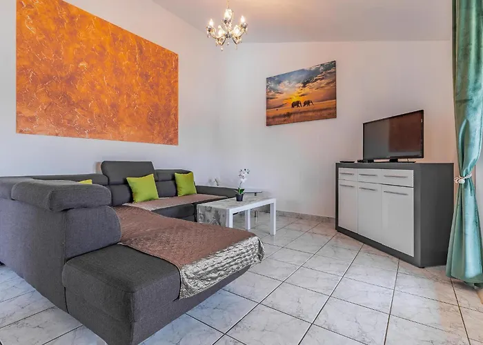 Nice In With Kitchen Pula